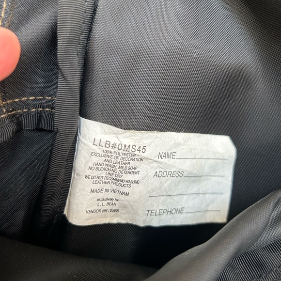 LLBEAN Traveler bag, converts to shoulder or backpack. #0MS45. Versatile, Unisex - Picture 8 of 14